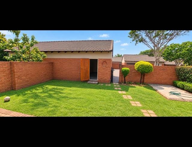 2 BEDROOM TOWNHOUSE FOR SALE IN MONAVONI